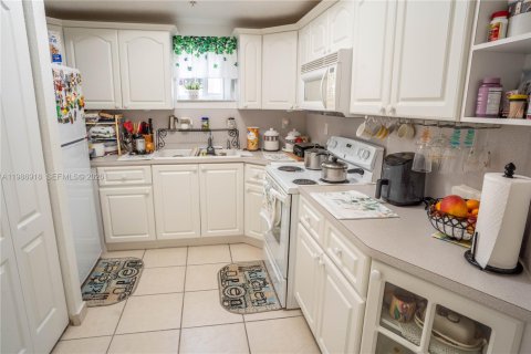 Copropriété à vendre à Hialeah, Floride: 3 chambres, 113.34 m2 № 2253186 - photo 11