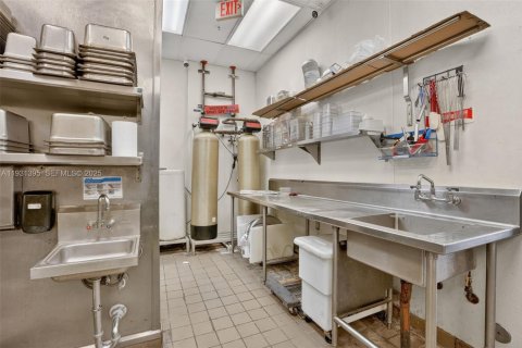 Propiedad comercial en venta en Plantation, Florida № 1991276 - foto 19