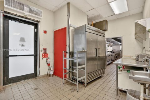 Propiedad comercial en venta en Plantation, Florida № 1991276 - foto 20