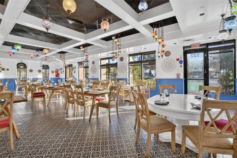 Propiedad comercial en venta en Plantation, Florida № 1991276 - foto 4