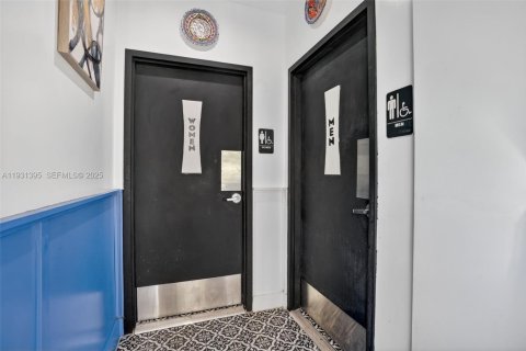 Propiedad comercial en venta en Plantation, Florida № 1991276 - foto 15