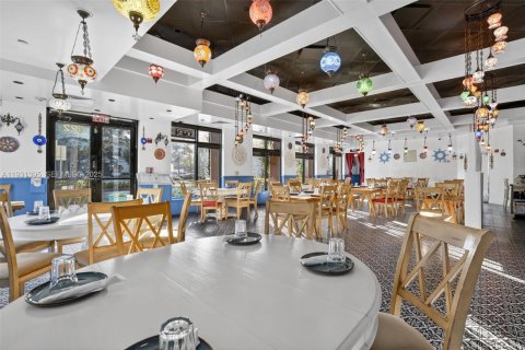 Propiedad comercial en venta en Plantation, Florida № 1991276 - foto 3