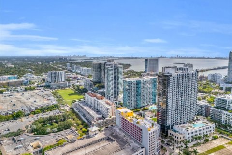Снять в аренду кондоминиум в Майами, Флорида 2 спальни, 94.76м2, № 1957798 - фото 1