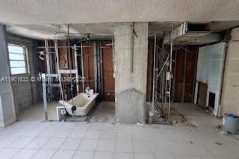 Condominio en venta en Hallandale Beach, Florida, 1 dormitorio, 38.46 m2 № 1953508 - foto 1