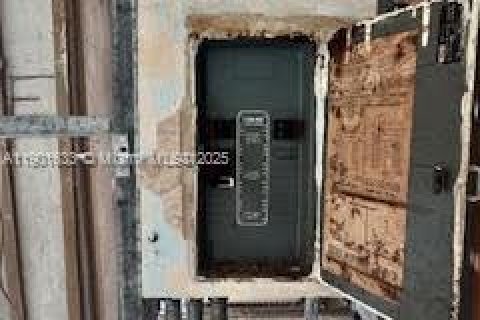 Condominio en venta en Hallandale Beach, Florida, 1 dormitorio, 38.46 m2 № 1953508 - foto 4