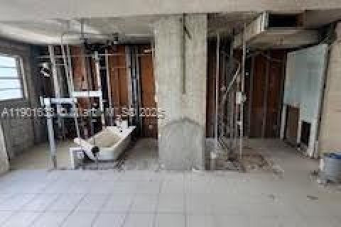 Condominio en venta en Hallandale Beach, Florida, 1 dormitorio, 38.46 m2 № 1953508 - foto 2