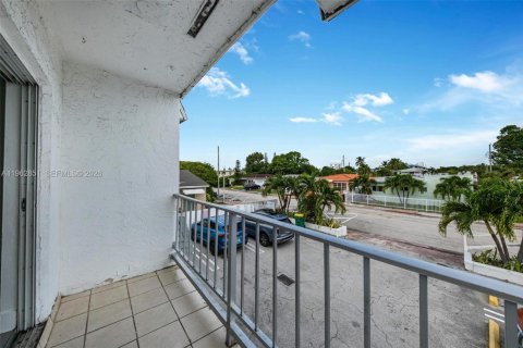 Apartamento en alquiler en Miami Beach, Florida, 2 dormitorios, 92.9 m2 № 2024165 - foto 22