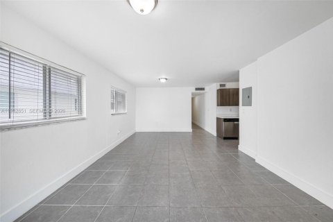 Apartamento en alquiler en Miami Beach, Florida, 2 dormitorios, 92.9 m2 № 2024165 - foto 2