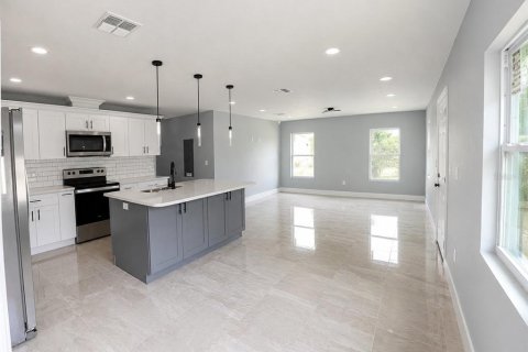 Casa en venta en Tampa, Florida, 3 dormitorios, 119.75 m2 № 1687640 - foto 8