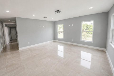 Casa en venta en Tampa, Florida, 3 dormitorios, 119.75 m2 № 1687640 - foto 9