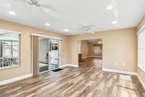 Casa en venta en The Villages, Florida, 3 dormitorios, 154.4 m2 № 1913533 - foto 19