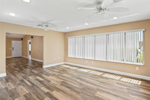 Casa en venta en The Villages, Florida, 3 dormitorios, 154.4 m2 № 1913533 - foto 22