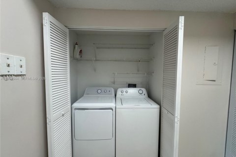 Снять в аренду кондоминиум в Дейви, Флорида 2 спальни, 109.9м2, № 2025684 - фото 3