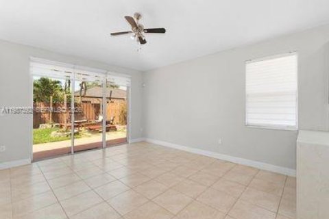 Купить виллу или дом в Майами-Лейкс, Флорида 4 спальни, 170.57м2, № 2050293 - фото 9