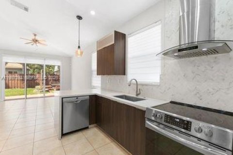 Купить виллу или дом в Майами-Лейкс, Флорида 4 спальни, 170.57м2, № 2050293 - фото 5