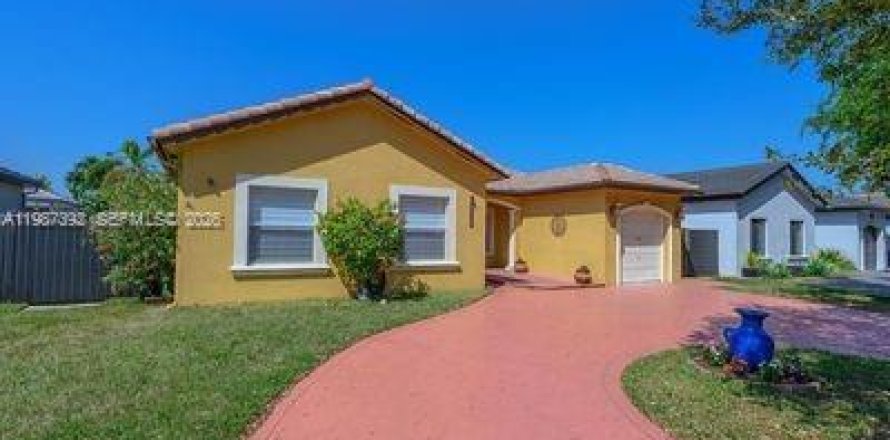 Дом в Майами-Лейкс, Флорида 4 спальни, 170.57м2 № 2050293