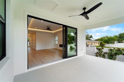 House in Tampa, Florida 5 bedrooms, 251.58 sq.m. № 2312896 - photo 12