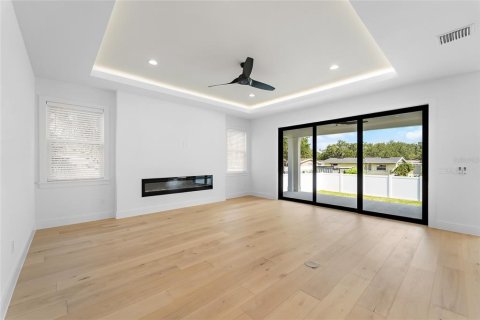 House in Tampa, Florida 5 bedrooms, 251.58 sq.m. № 2312896 - photo 11