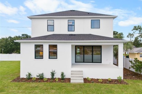 House in Tampa, Florida 5 bedrooms, 251.58 sq.m. № 2312896 - photo 5