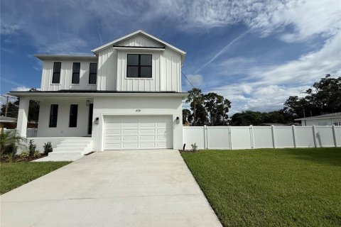 Villa ou maison à Tampa, Floride 5 chambres, 251.58 m2 № 2312896