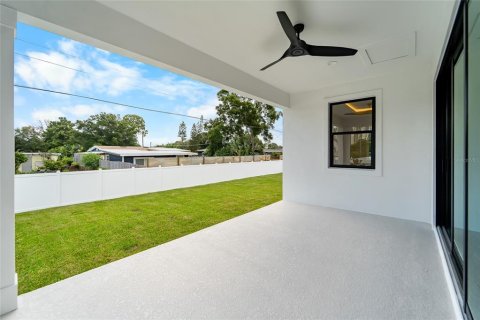 House in Tampa, Florida 5 bedrooms, 251.58 sq.m. № 2312896 - photo 13