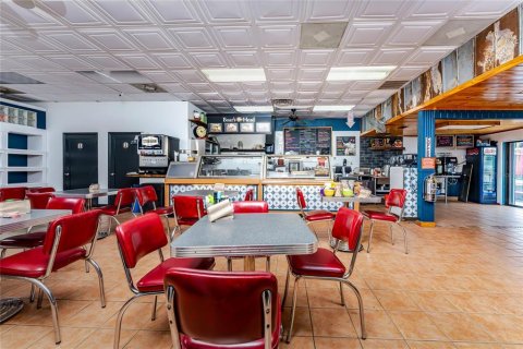 Commercial property in Port Charlotte, Florida 542.55 sq.m. № 2330789 - photo 4