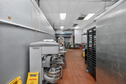 Commercial property in Port Charlotte, Florida 542.55 sq.m. № 2330789 - photo 27