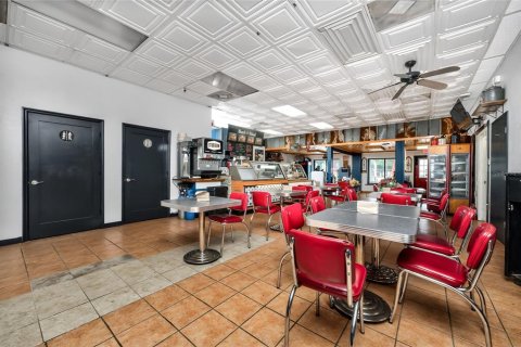 Commercial property in Port Charlotte, Florida 542.55 sq.m. № 2330789 - photo 6