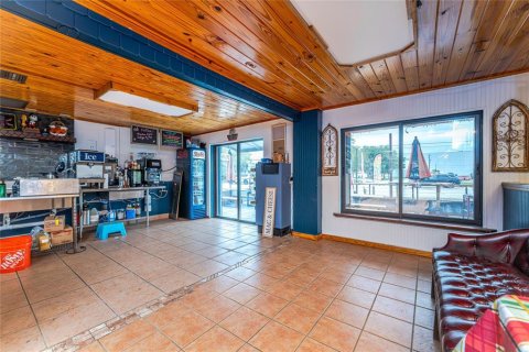 Commercial property in Port Charlotte, Florida 542.55 sq.m. № 2330789 - photo 9