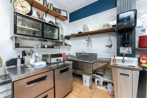 Commercial property in Port Charlotte, Florida 542.55 sq.m. № 2330789 - photo 12