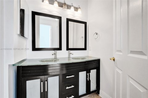 Casa en venta en Miramar, Florida, 4 dormitorios, 291.71 m2 № 2010635 - foto 19