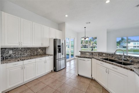Casa en venta en Miramar, Florida, 4 dormitorios, 291.71 m2 № 2010635 - foto 15