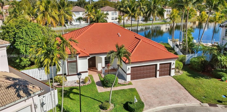 Casa en Miramar, Florida 4 dormitorios, 291.71 m2 № 2010635