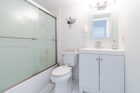 Touwnhouse à vendre à Miami Lakes, Floride: 3 chambres, 117.99 m2 № 2036501 - photo 9