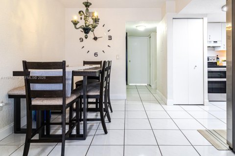 Touwnhouse à vendre à Miami Lakes, Floride: 3 chambres, 117.99 m2 № 2036501 - photo 5