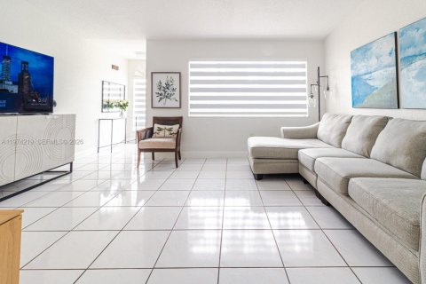 Touwnhouse à vendre à Miami Lakes, Floride: 3 chambres, 117.99 m2 № 2036501 - photo 4