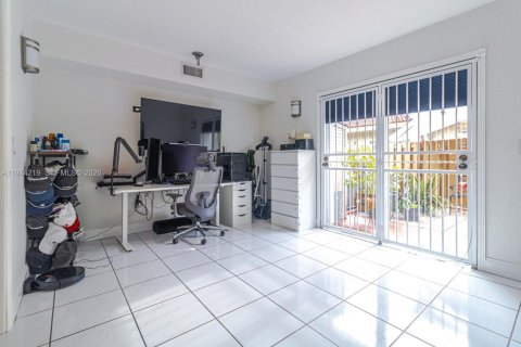 Touwnhouse à vendre à Miami Lakes, Floride: 3 chambres, 117.99 m2 № 2036501 - photo 10