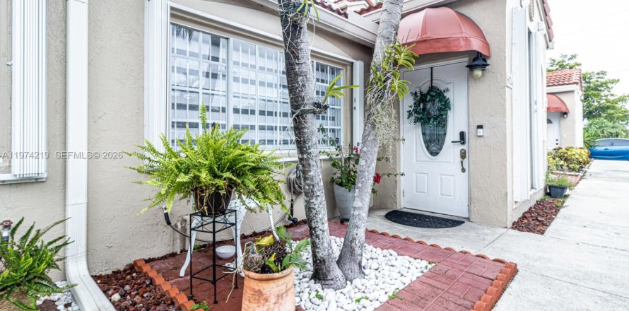 Touwnhouse à Miami Lakes, Floride 3 chambres, 117.99 m2 № 2036501
