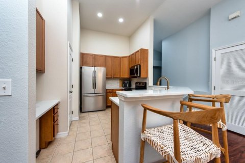 Condo in Tampa, Florida, 2 bedrooms  № 1813571 - photo 10