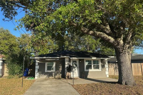 House in Tavares, Florida 2 bedrooms, 109.07 sq.m. № 1852973 - photo 1
