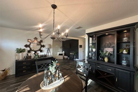House in Tavares, Florida 2 bedrooms, 109.07 sq.m. № 1852973 - photo 3