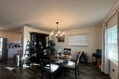House in Tavares, Florida 2 bedrooms, 109.07 sq.m. № 1852973 - photo 4