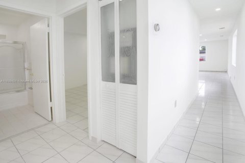 Купить виллу или дом в Майами, Флорида 6 спален, 236.53м2, № 1957506 - фото 4