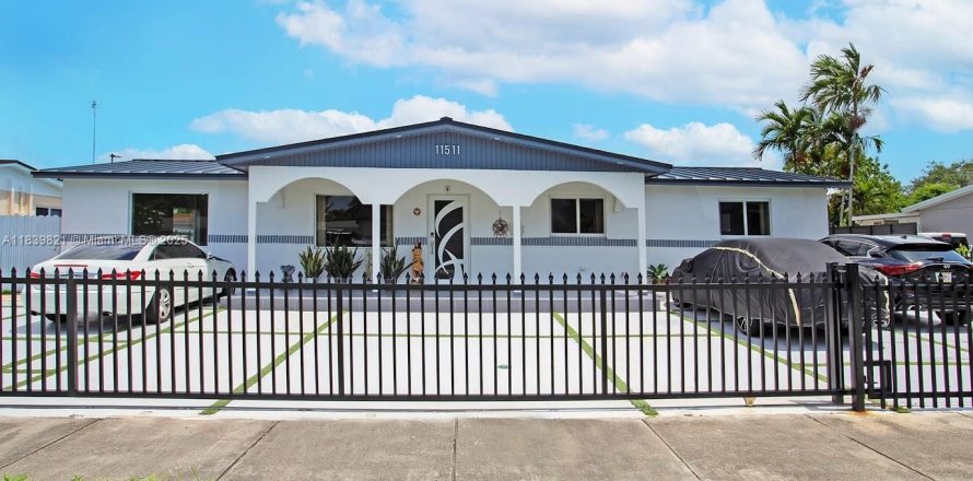 Villa ou maison à Miami, Floride 6 chambres, 236.53 m2 № 1957506