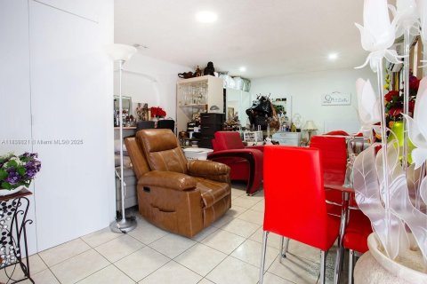 Купить виллу или дом в Майами, Флорида 6 спален, 236.53м2, № 1957506 - фото 8