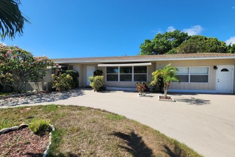 House in Boynton Beach, Florida 6 bedrooms, 318.56 sq.m. № 1221407 - photo 1