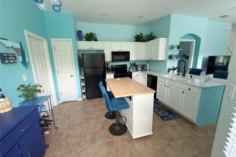 Townhouse in Tampa, Florida 2 bedrooms, 153.94 sq.m. № 2381255 - photo 3