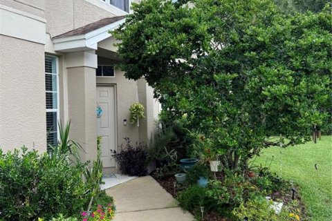 Townhouse in Tampa, Florida 2 bedrooms, 153.94 sq.m. № 2381255 - photo 2