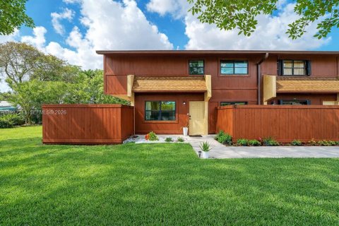 Adosado en Miami, Florida 2 dormitorios, 123.56 m2 № 2041722