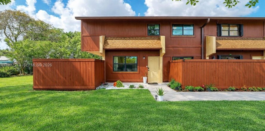 Adosado en Miami, Florida 2 dormitorios, 123.56 m2 № 2041722